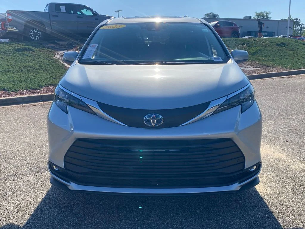 Used 2025 Silver Toyota XLE image 21