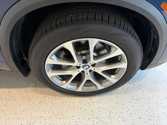 Used 2019 Blue BMW xDrive40i image 10