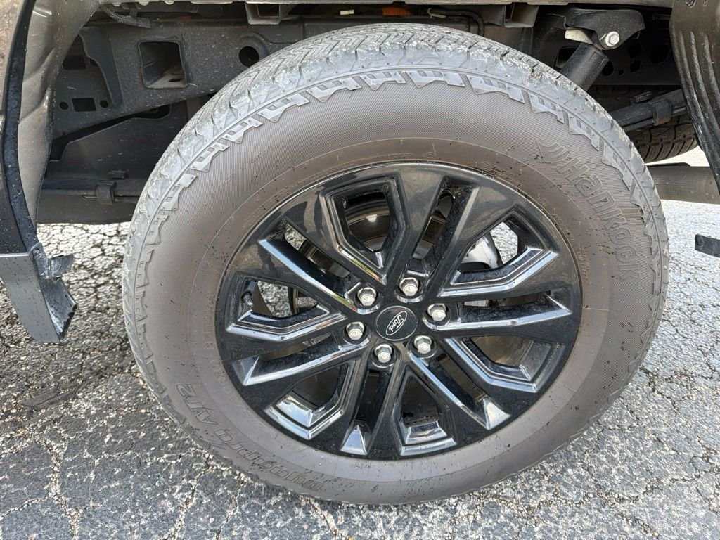 Used 2025 Agate Black Metallic Ford Lariat image 15