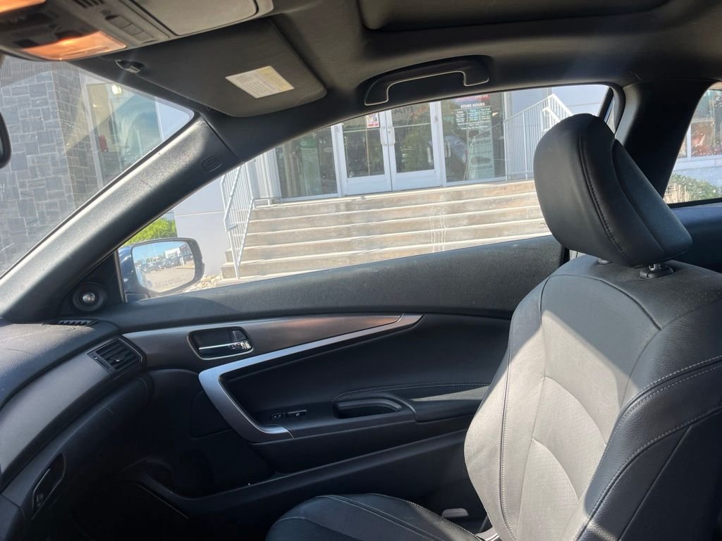 Used 2016  Honda Touring image 11