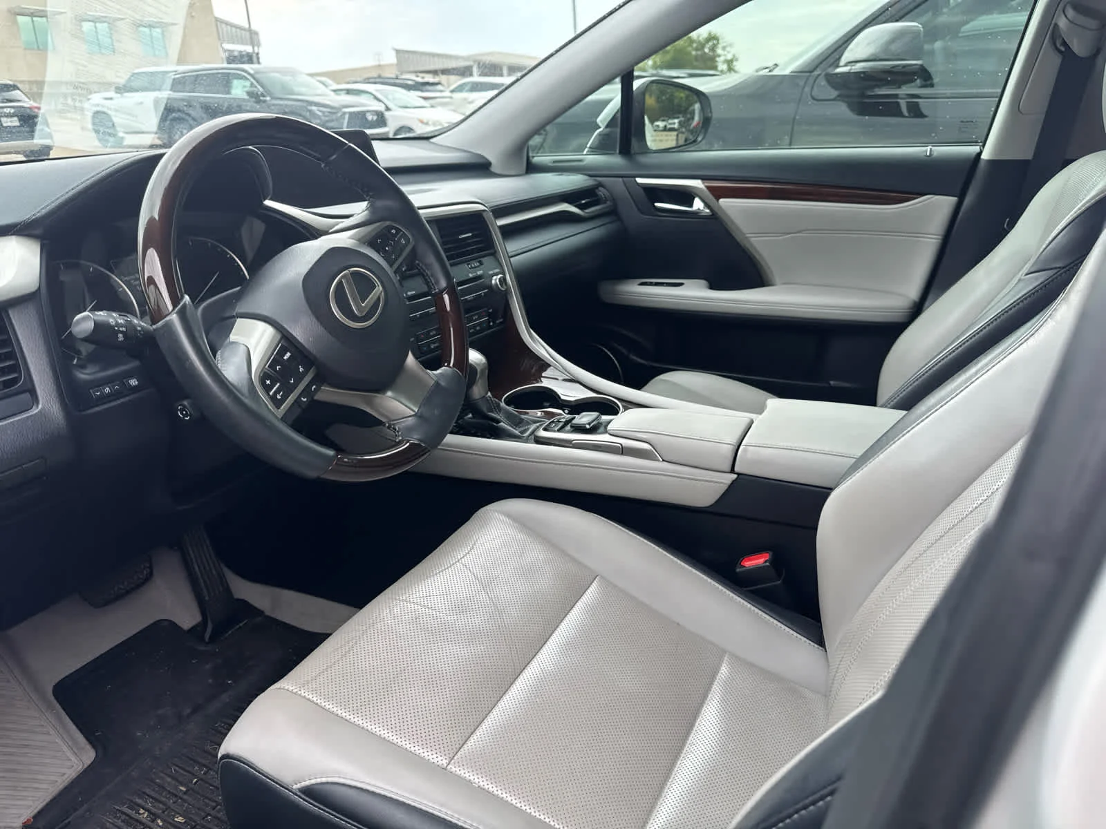 Used 2017 Eminent White Pearl Lexus  image 9