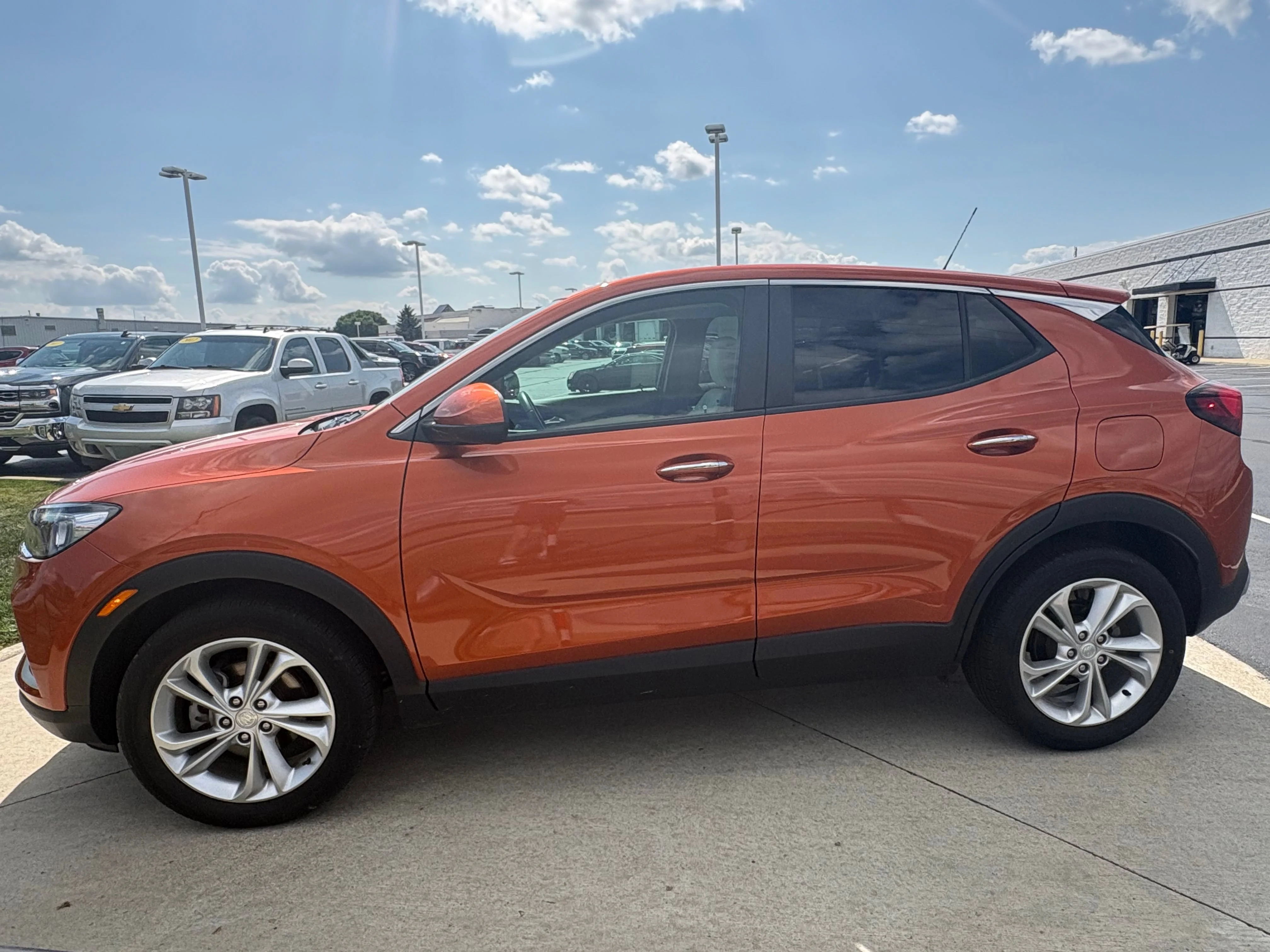 Used 2023 Sunset Glow Metallic Buick Preferred image 4