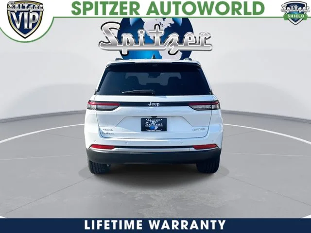 New 2026 Bright White Clear-Coat Exterior Paint Jeep Limited image 8