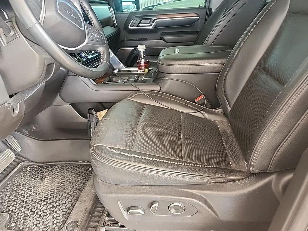 Used 2024 Black GMC Denali image 3