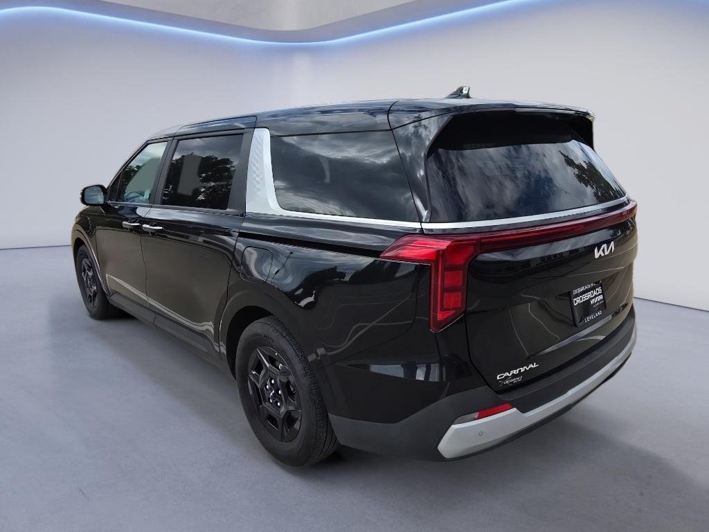 Used 2025 Aurora Black Pearl Kia LXS image 3