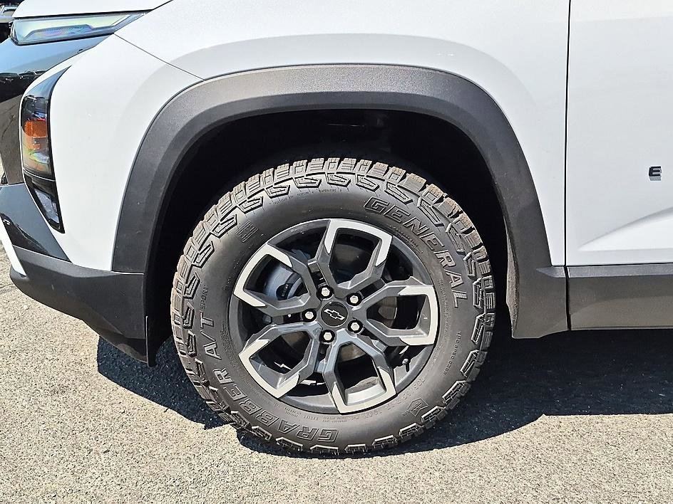 New 2026 Polar White Tricoat Chevrolet ACTIV image 10