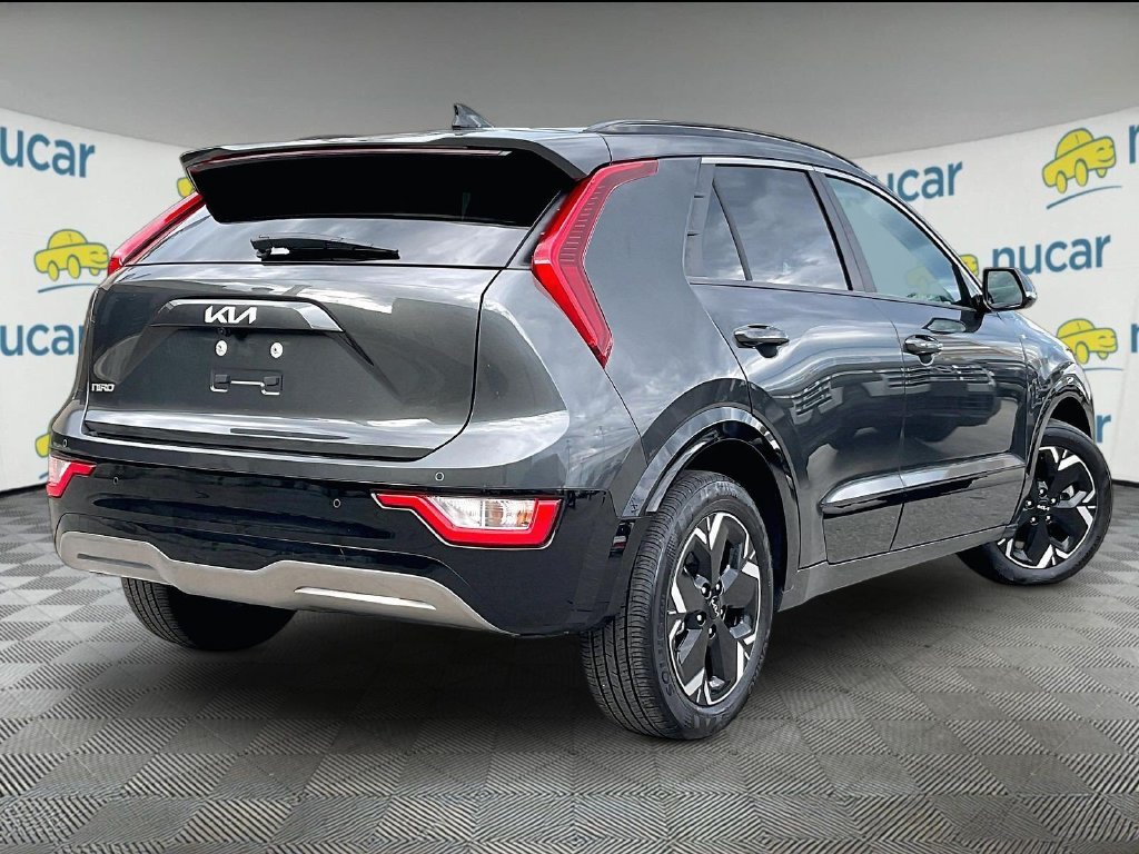 Used 2023 Gray Kia Wind image 6