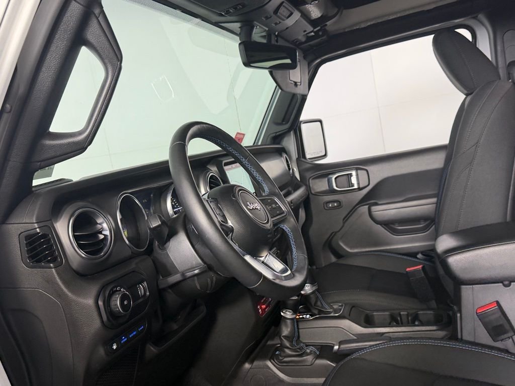 Used 2023 White Jeep Rubicon 4xe image 27