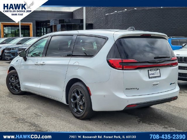 Used 2024 White Chrysler Select S Appearance image 7