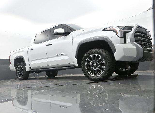Used 2025 Wind Chill Pearl Toyota Limited image 23
