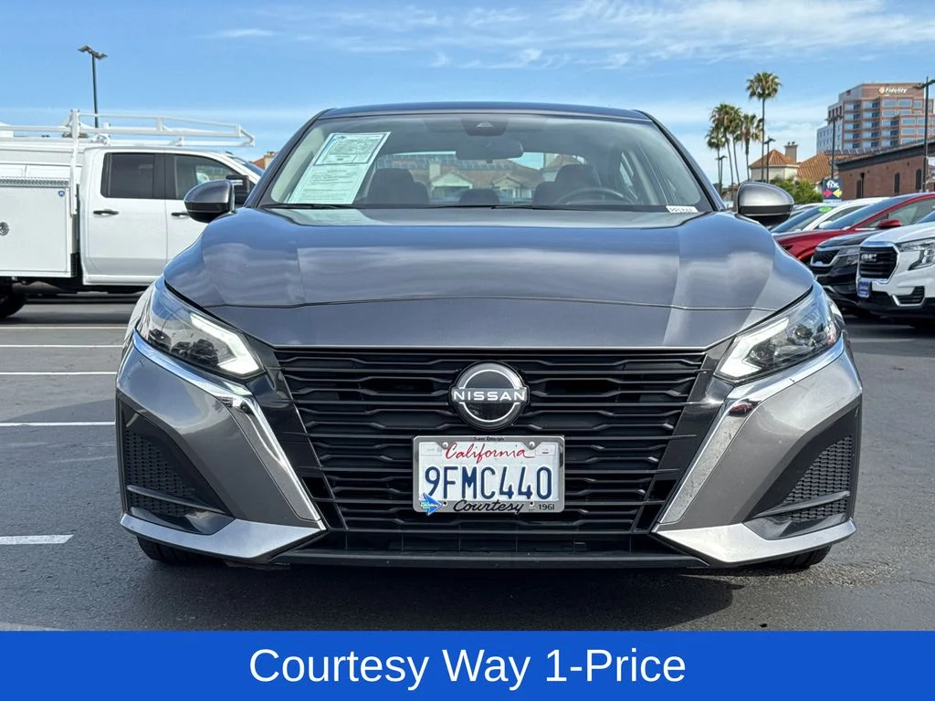 Used 2023 Gray Nissan 2.5 SV image 5