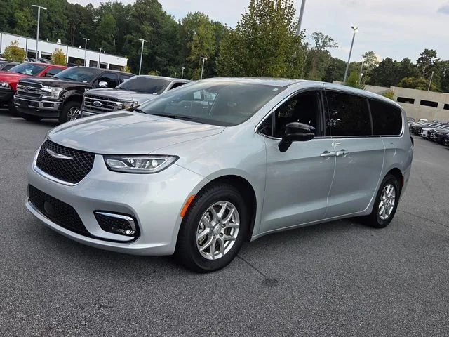 Used 2026 Silver Chrysler Select image 3