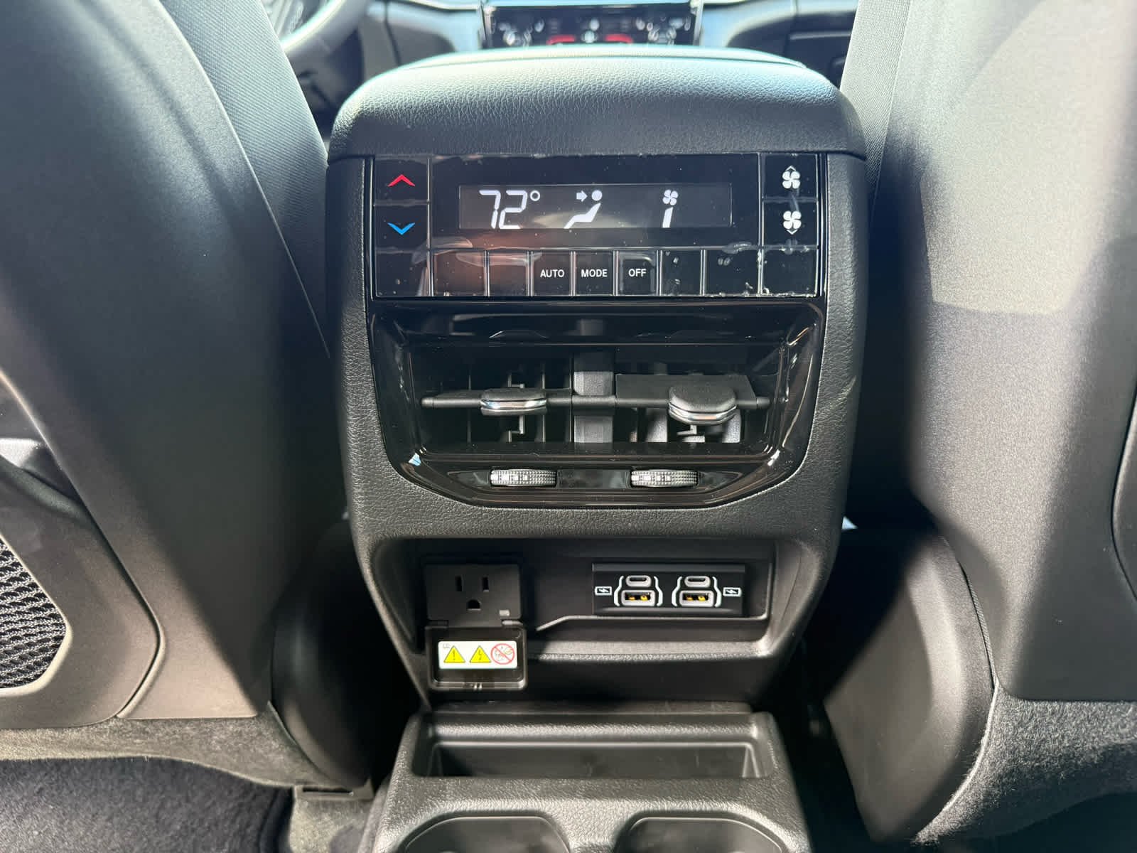 New 2026 Bright White Clear-Coat Exterior Paint Jeep Laredo X image 12