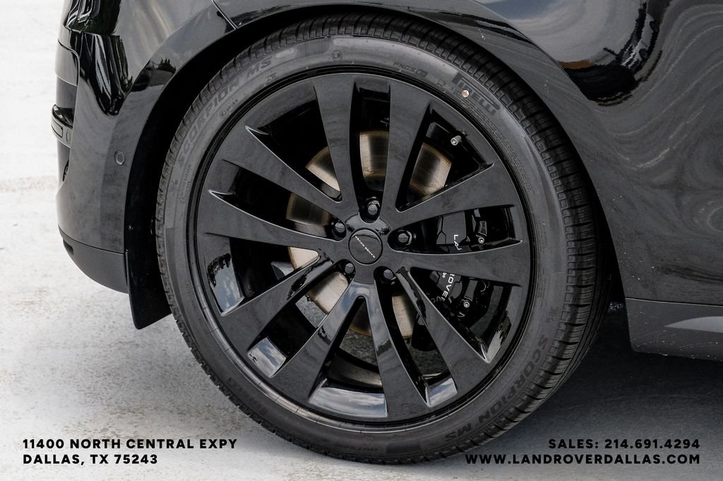 New 2026 Santorini Black Metallic Land Rover SE image 59