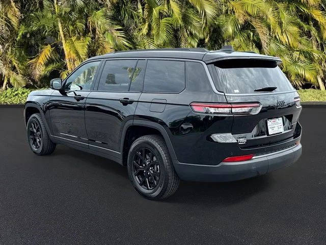 New 2026 Diamond Black Crystal Pearl-Coat Exterior Paint Jeep Laredo image 3