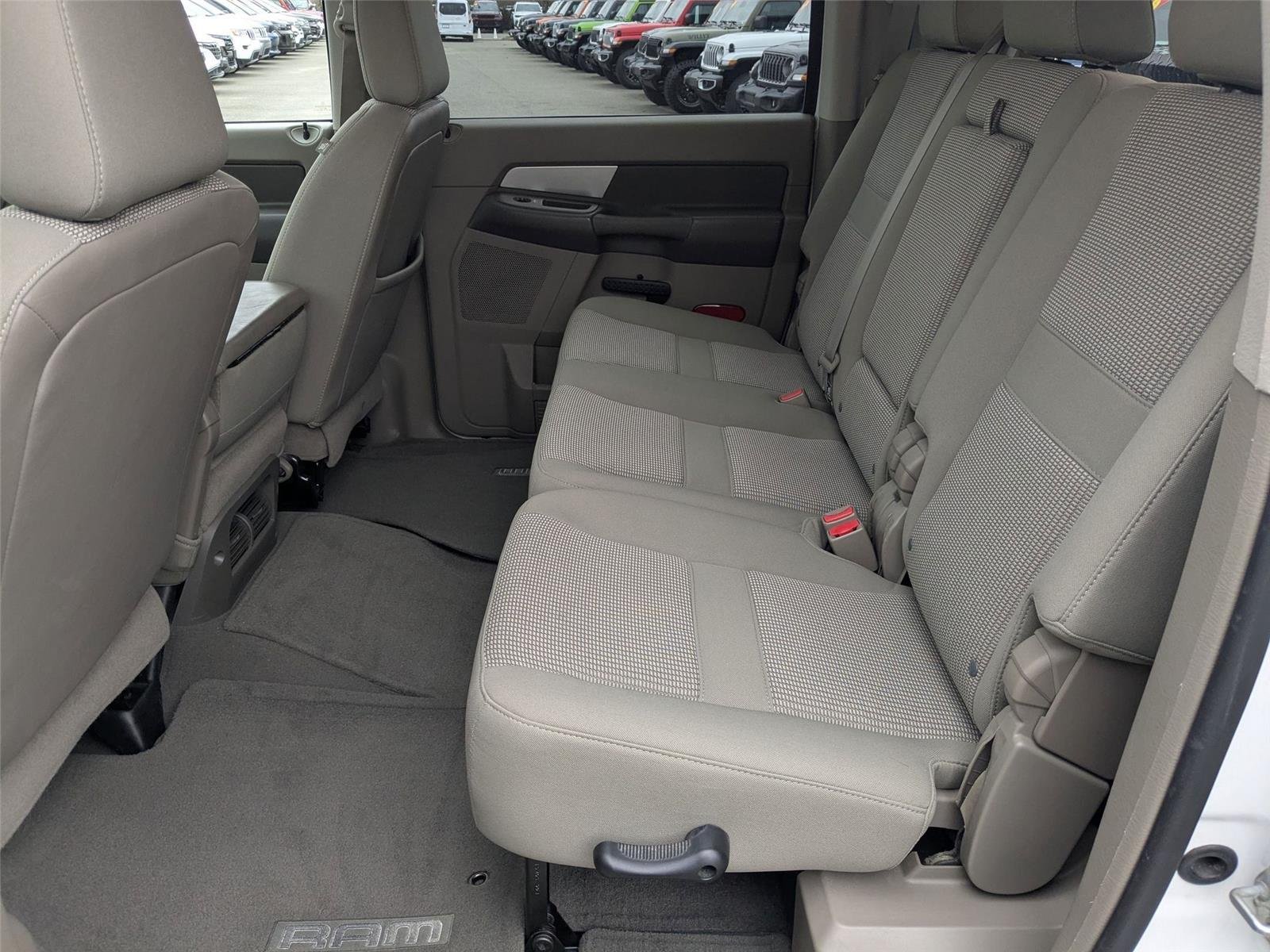 Used 2008 Bright White Dodge SXT image 28