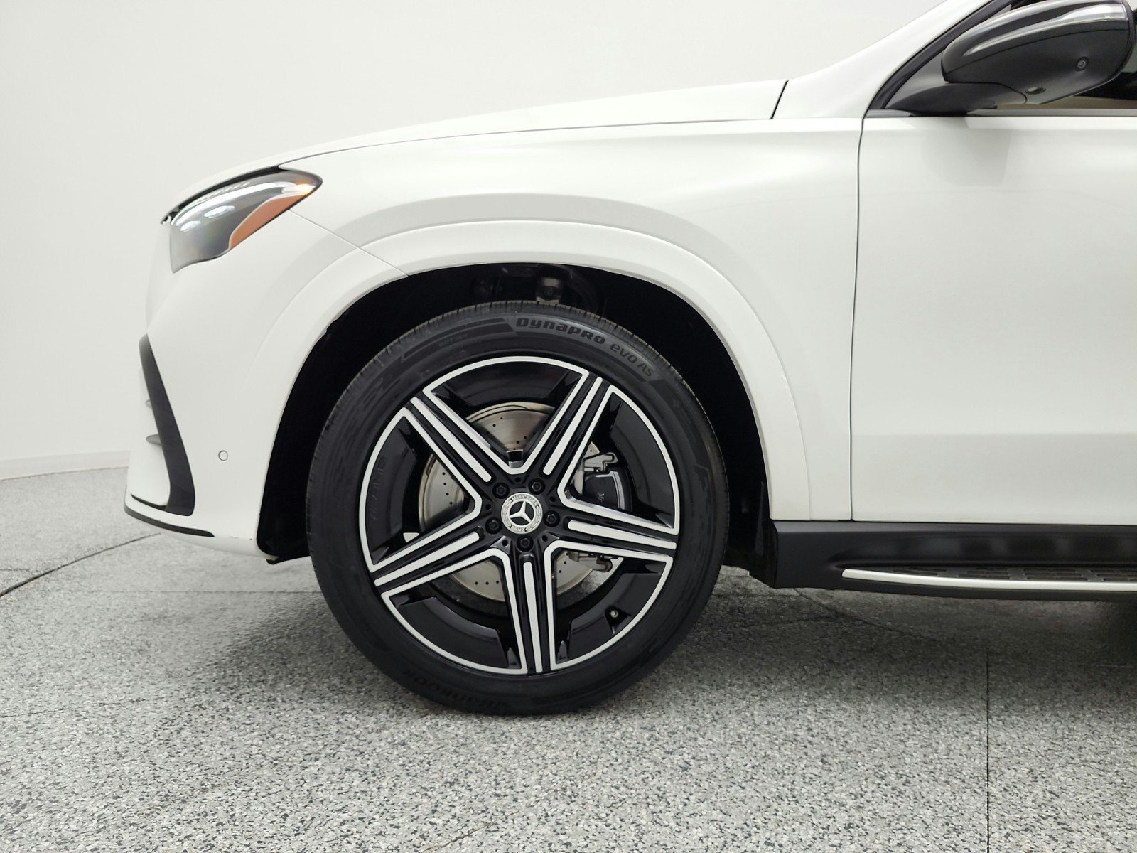 Used 2024 Polar White Mercedes-Benz GLE 450 4MATIC® SUV image 18