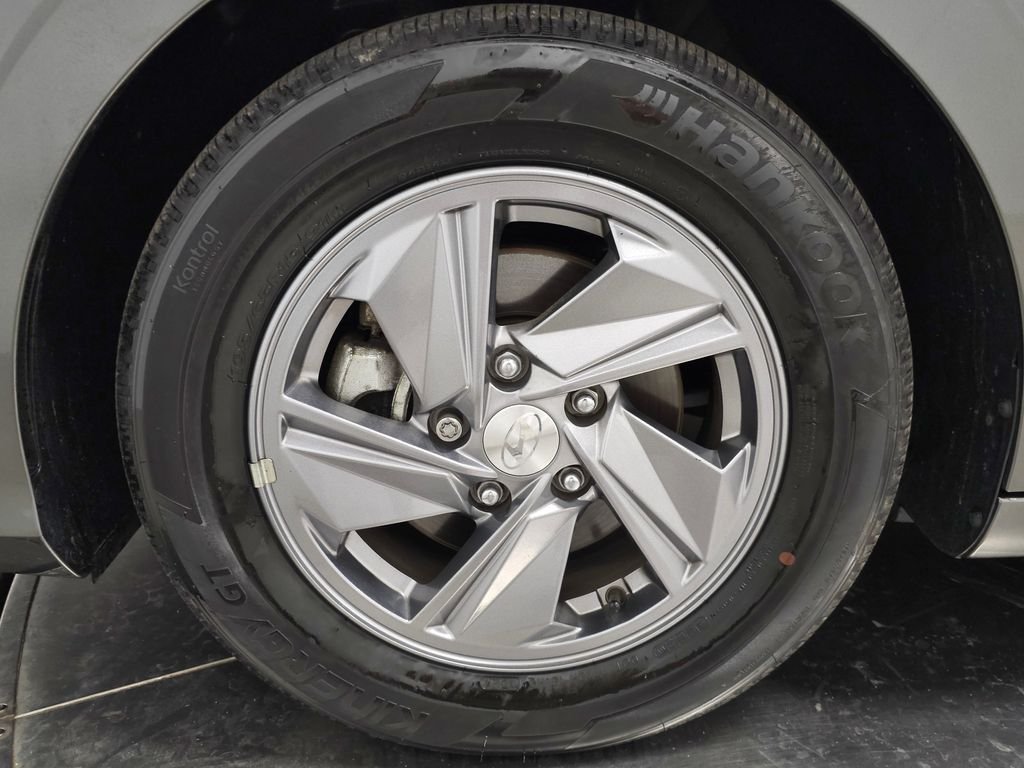 2024 Hyundai Elantra SE - Photo 13