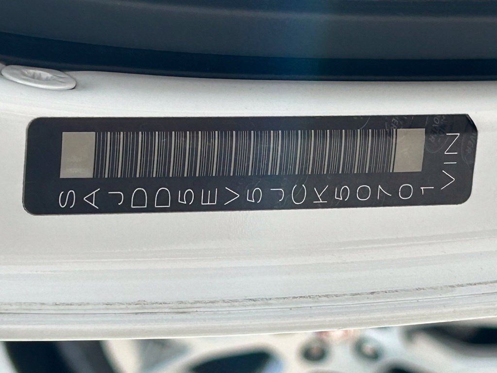 Used 2018 White Jaguar Base image 41