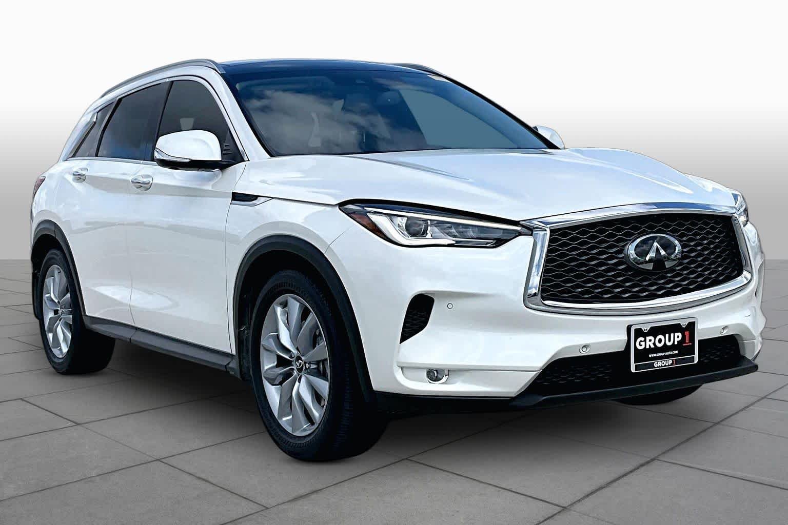 Used 2022 Majestic White INFINITI ESSENTIAL image 3