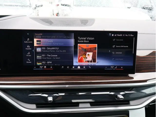 New 2026 Mineral White Metallic BMW xDrive40i image 23