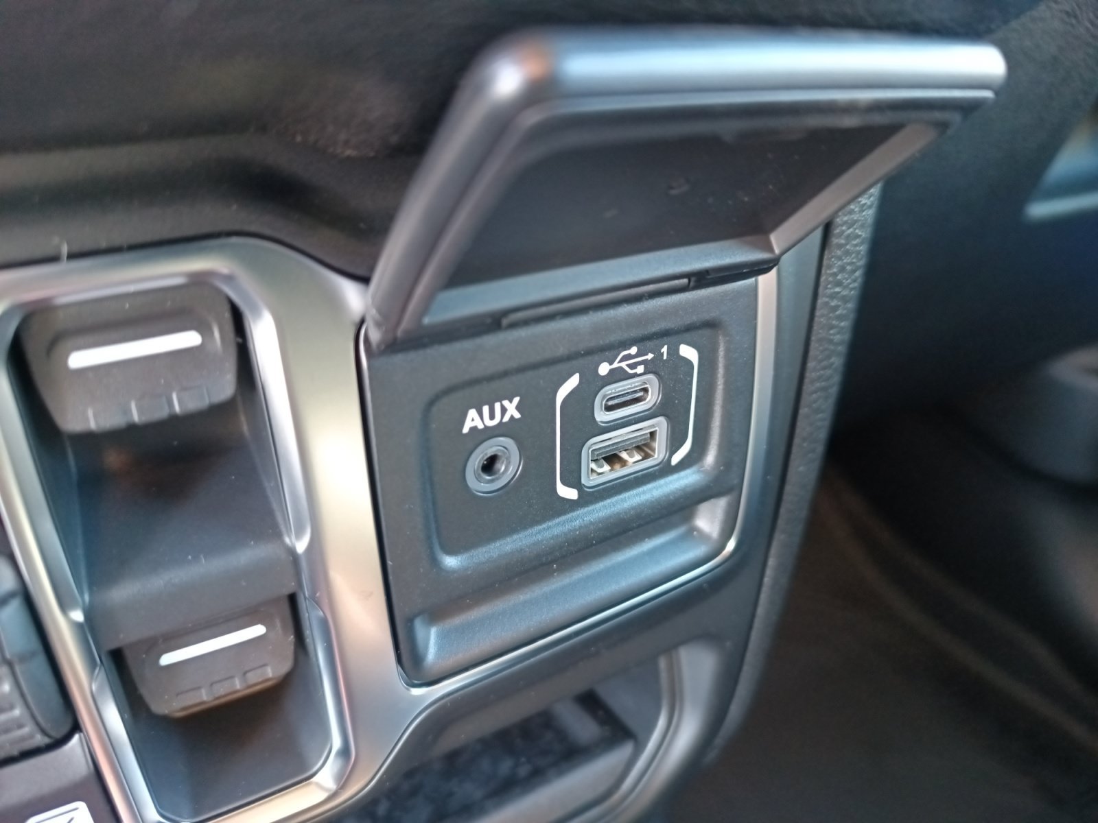 New 2026 Hydro Blue Pearlcoat Jeep Sport S image 18