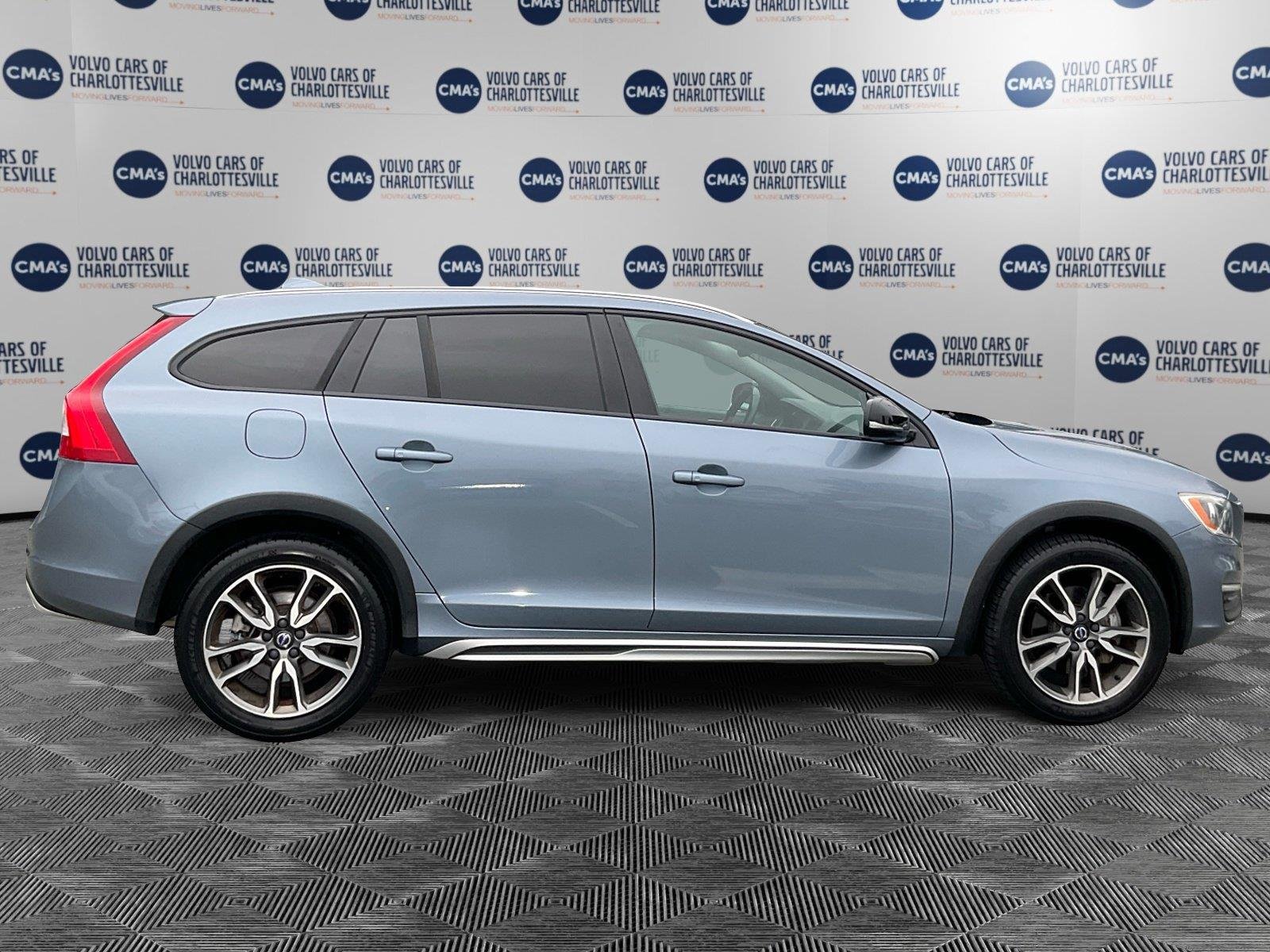 Used 2018 Mussel Blue Metallic Volvo T5PREMIER image 6