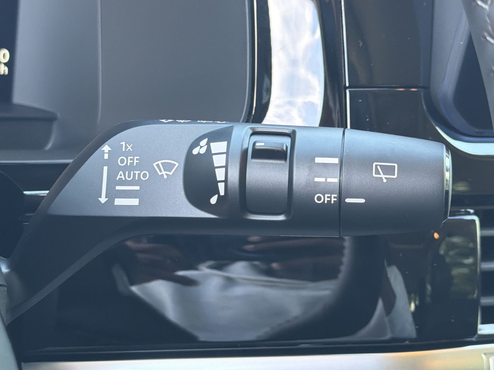 New 2026 White Nissan Platinum image 12