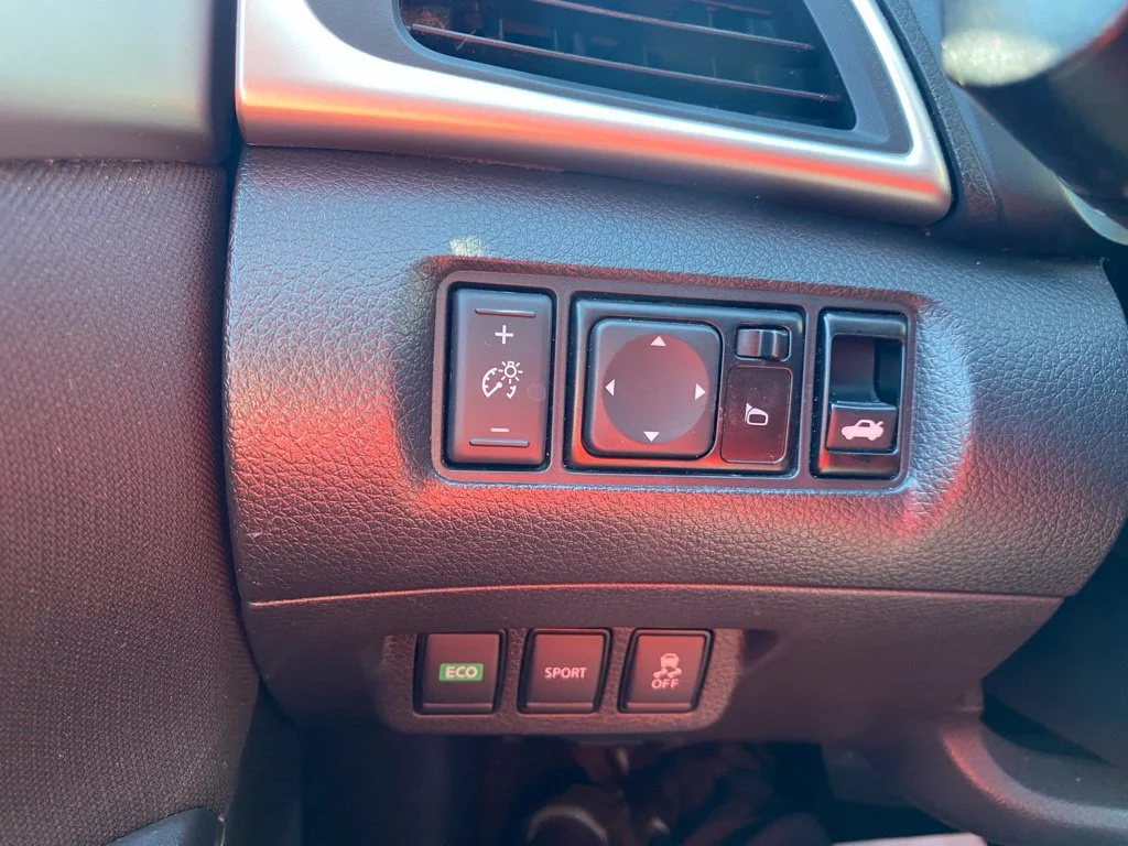 Used 2018 Black Nissan S image 24