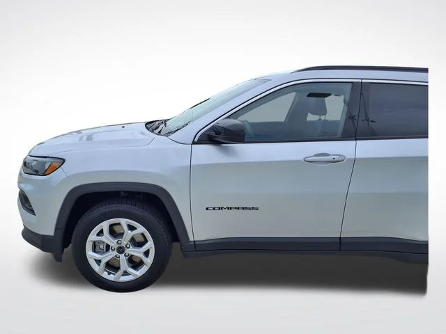 Used 2025 Silver Jeep Latitude image 16