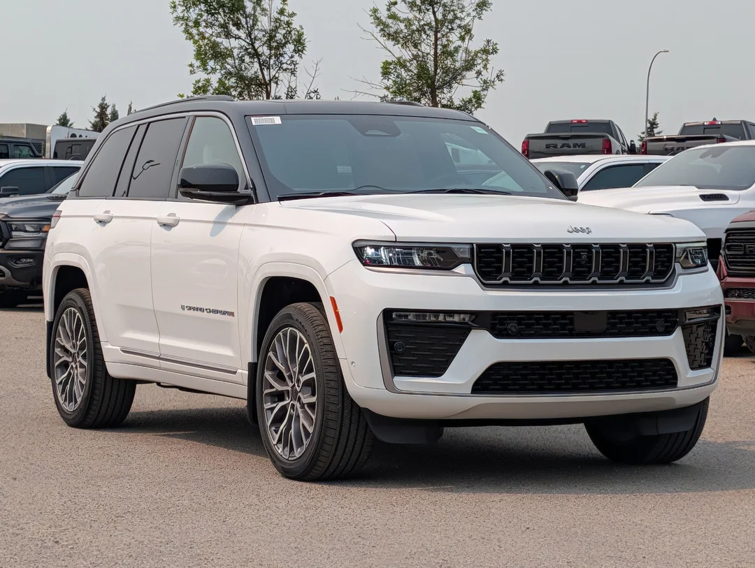 New 2026 White Jeep Summit - - 4x4 - Pano Sunroof - Palermo Lthr Seats - Trailer Tow Pkg - Advanced ProTech IV & More! image 2