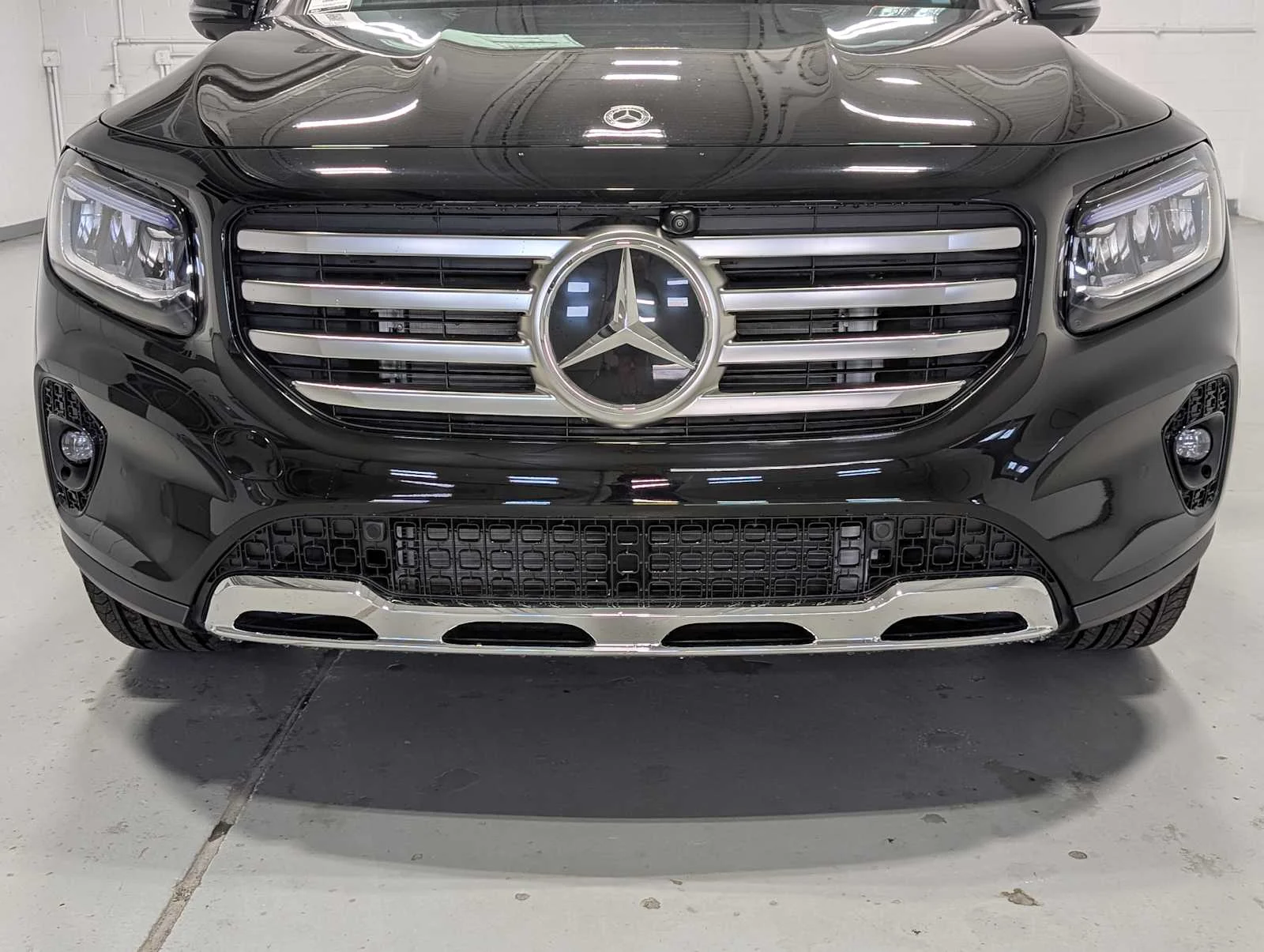 Used 2026 Night Black Mercedes-Benz GLB 250 image 2
