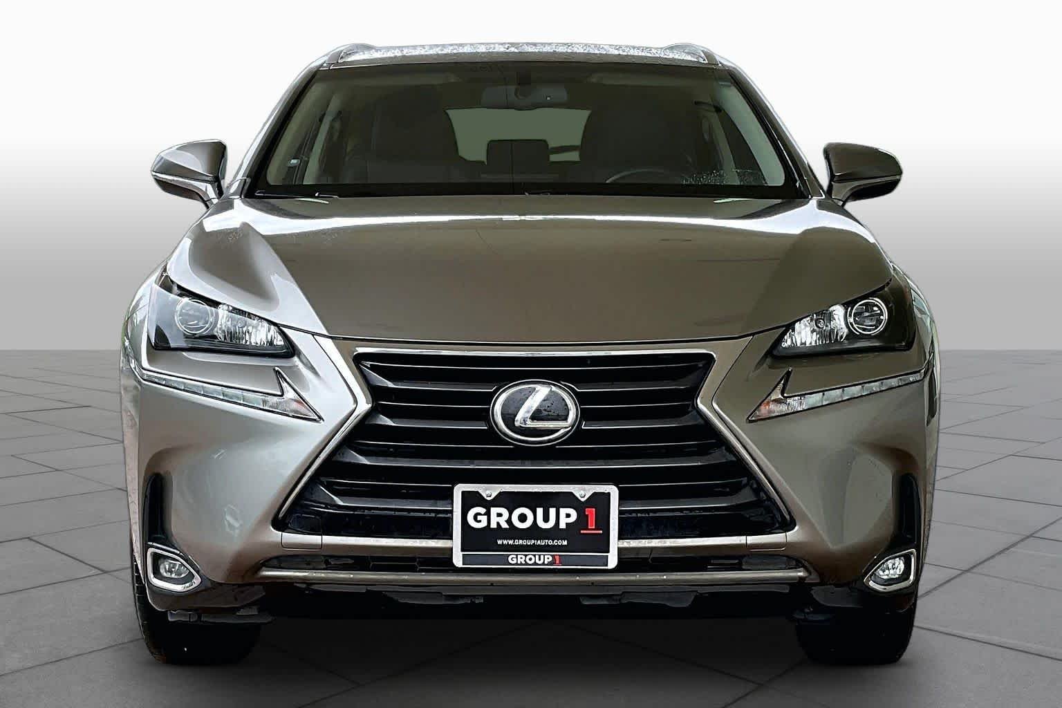 Used 2017 Atomic Silver Lexus  image 4
