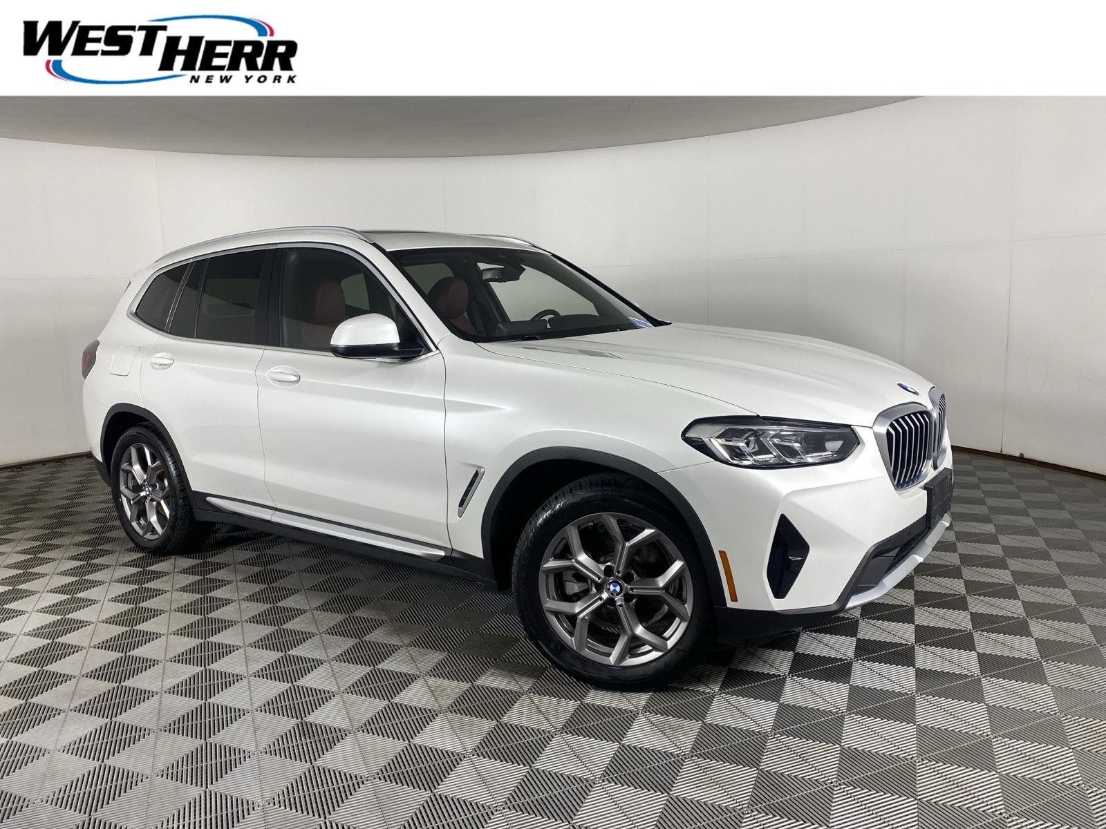 Used 2022 Mineral White Metallic BMW xDrive30i image 1