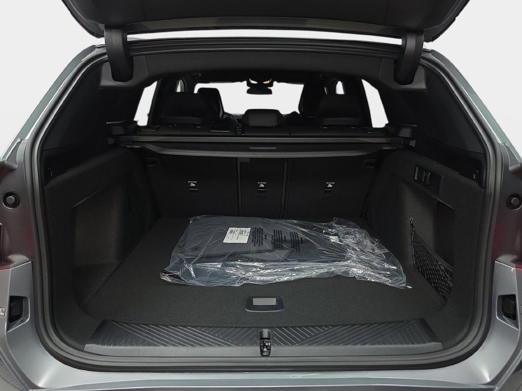 Used 2026 Skyscraper Grey Metallic BMW 30 xDrive image 12