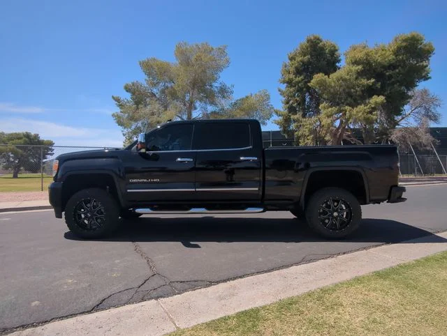 Used 2016 Black GMC Denali image 4