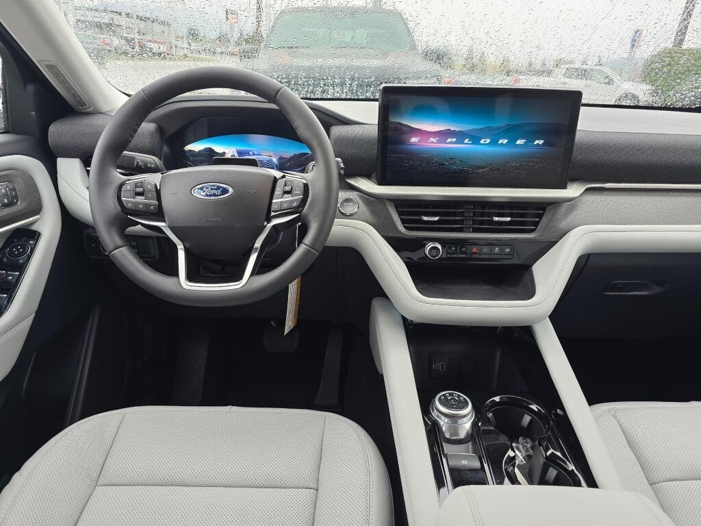 2026 Ford Explorer Platinum - Photo 16