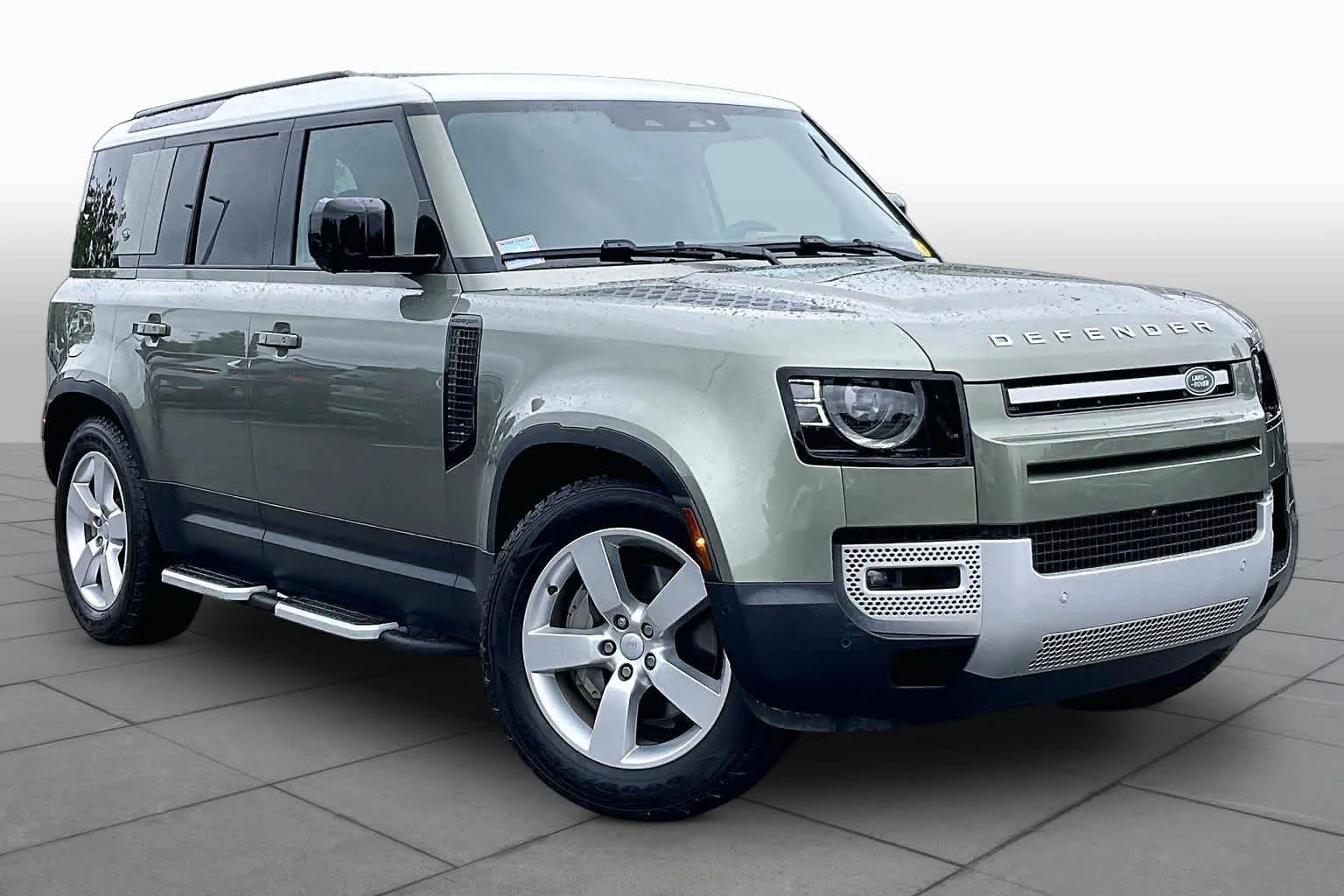 Used 2023 Pangea Green Metallic Land Rover SE image 2