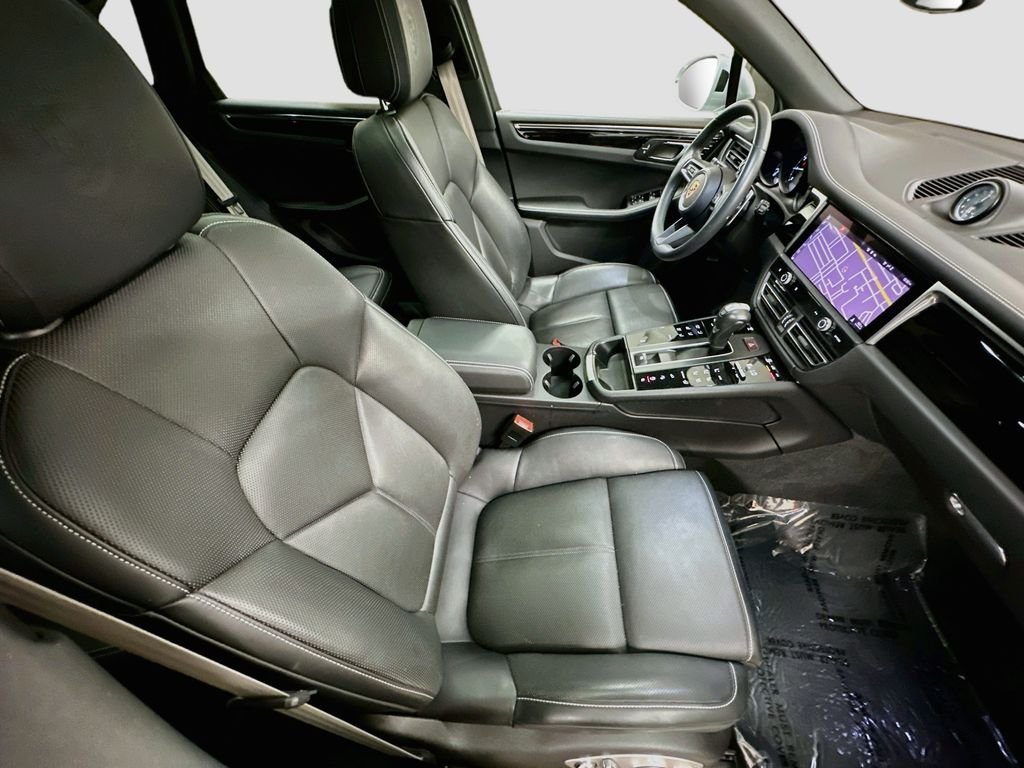 Used 2025  Porsche  image 29