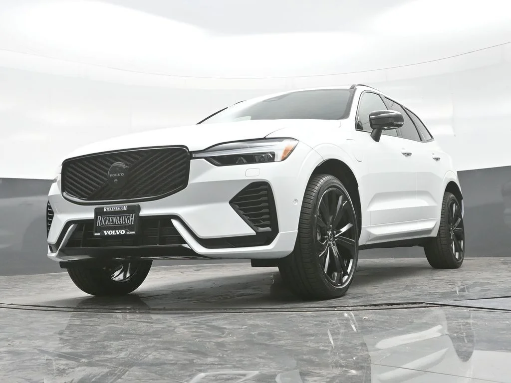 New 2026 Crystal White Volvo T8 Ultra Black Edition image 23