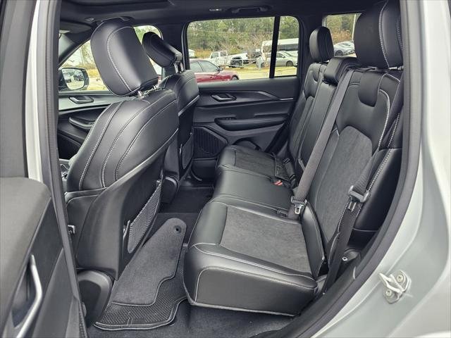 New 2025 Silver Zynith Exterior Paint Jeep Altitude X image 30