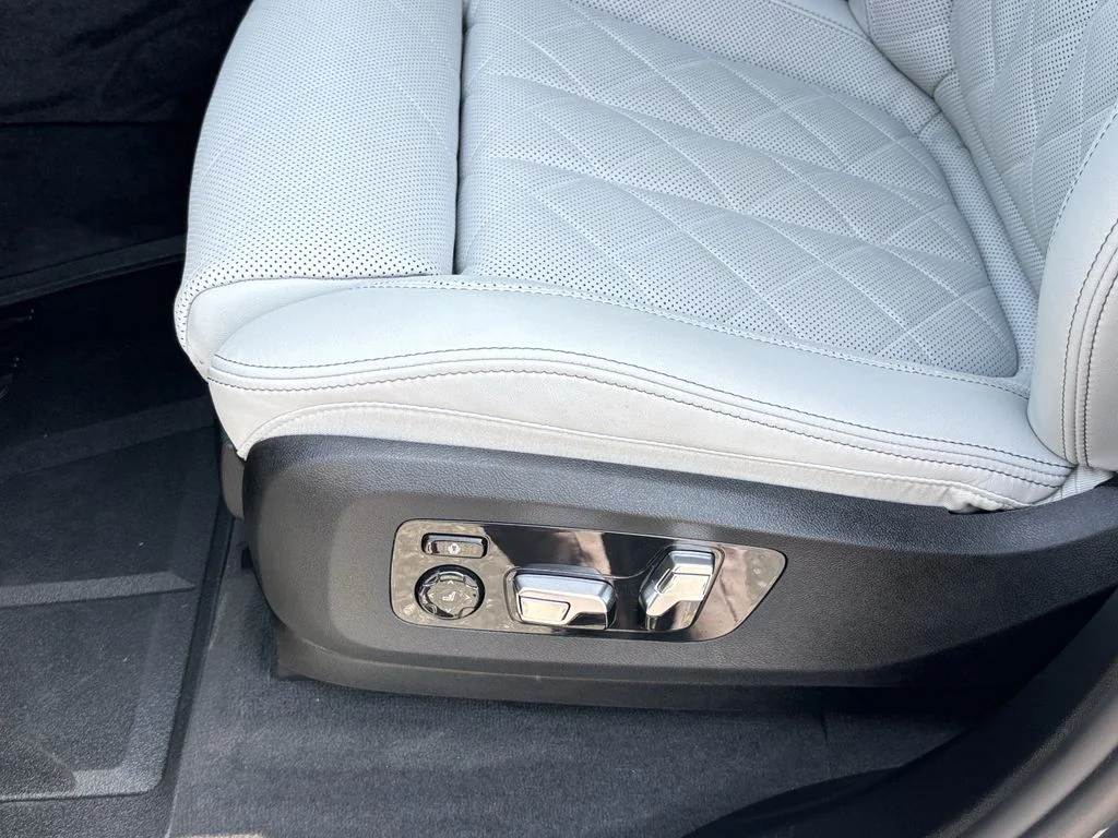Used 2026 Gray BMW sDrive40i image 17