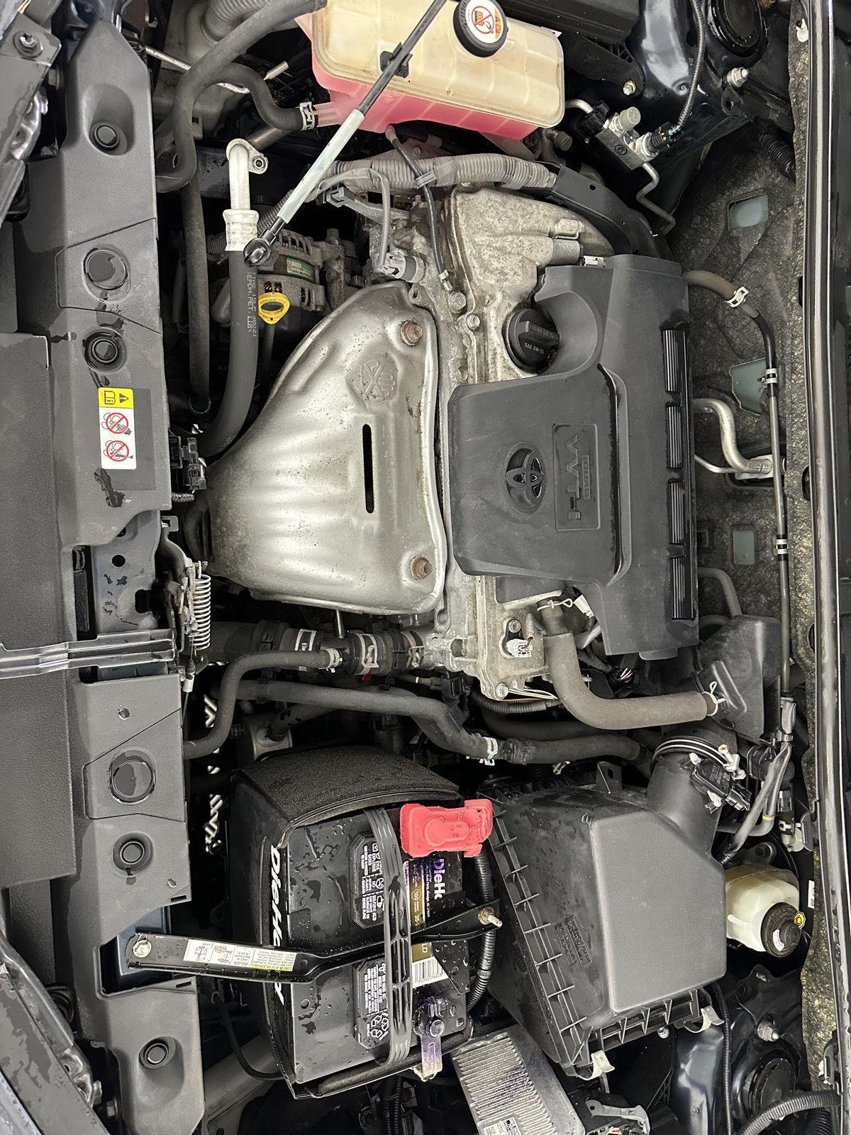 Used 2018 Galactic Aqua Mica Toyota XLE image 23