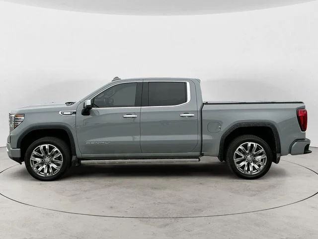 Used 2025  GMC Denali image 8