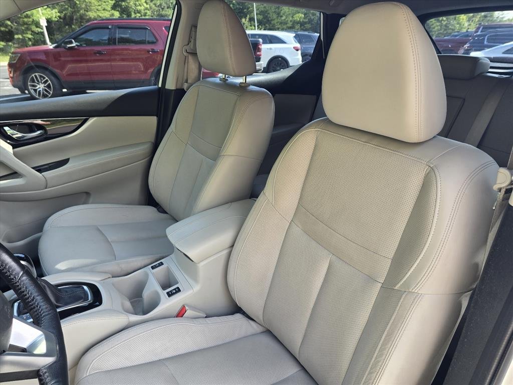 Used 2019 White Nissan SL image 12