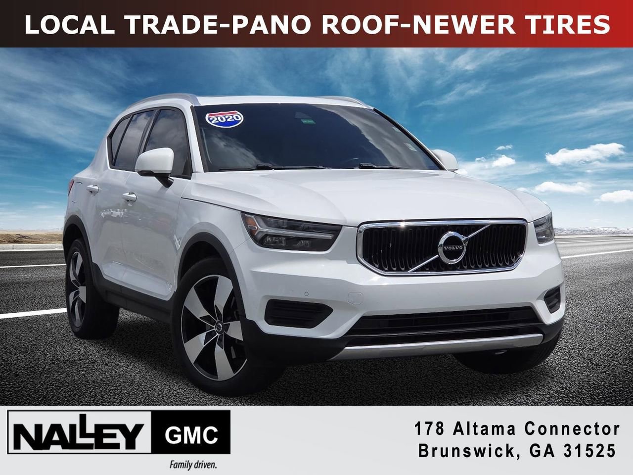 2020 Volvo XC40 T4 Momentum's photo