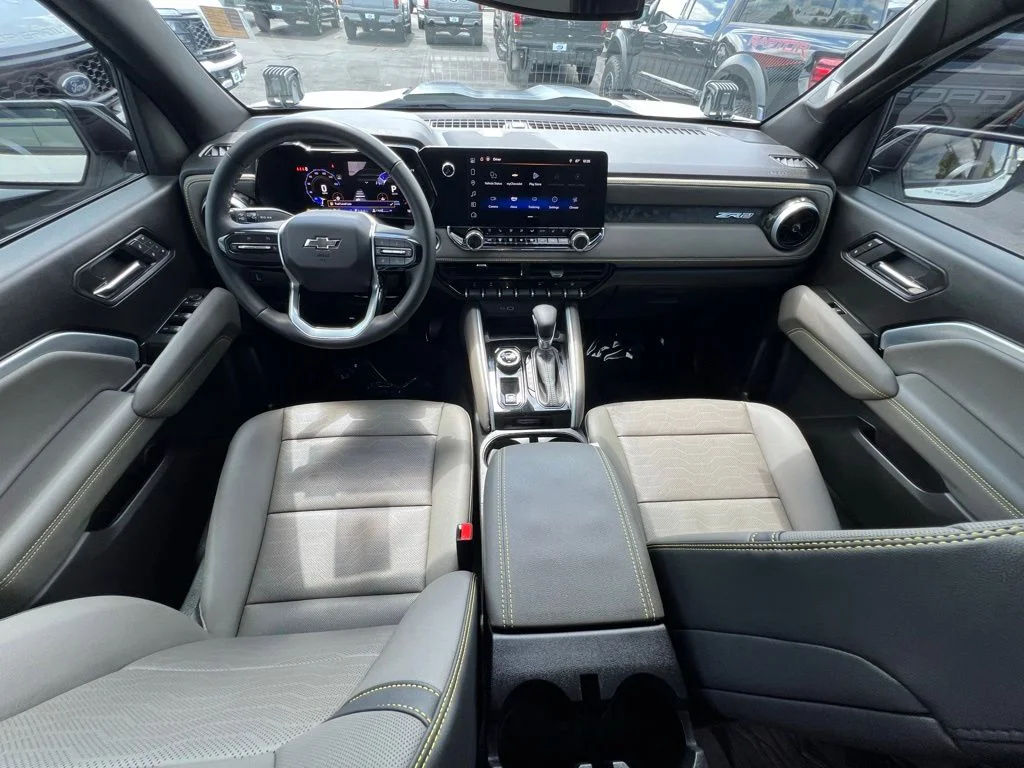 2025 Chevrolet Colorado ZR2 - Photo 17