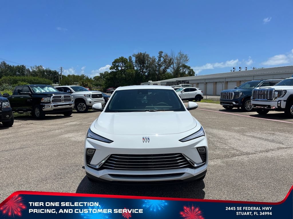 Used 2025 Summit White Buick Preferred image 3