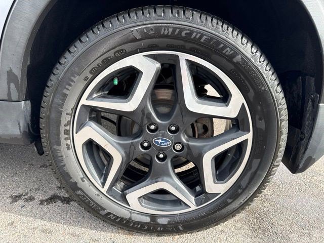 Used 2020 Ice Silver Metallic Subaru Limited image 20