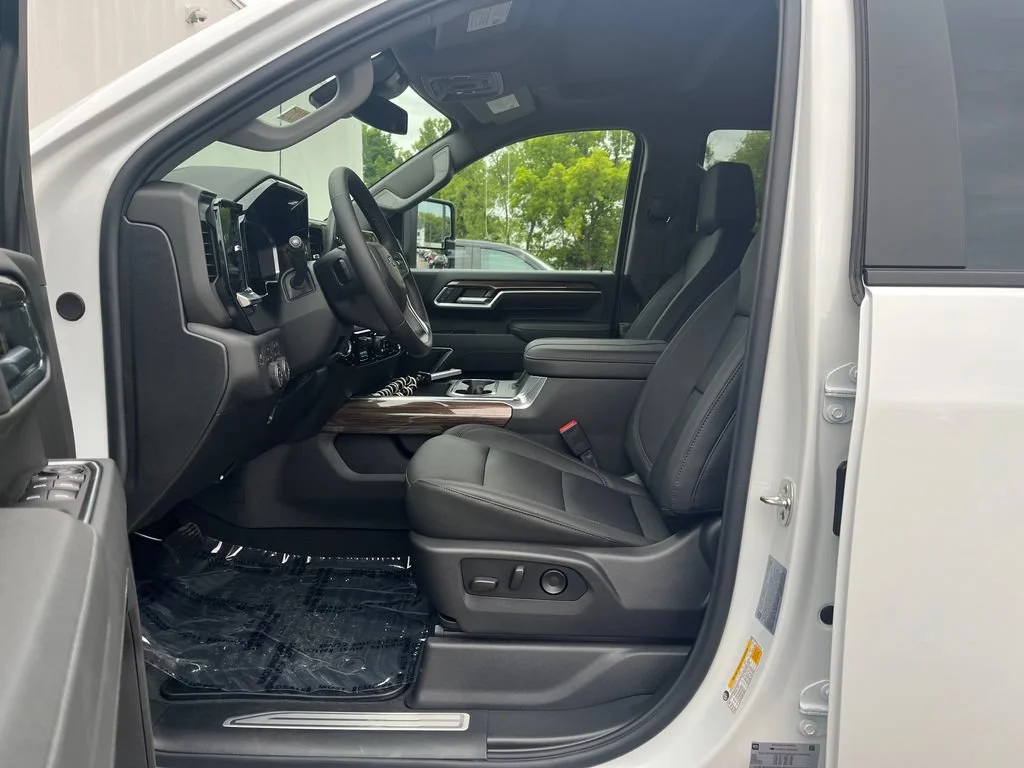 2026 Chevrolet Silverado 3500 HD LT - Photo 9